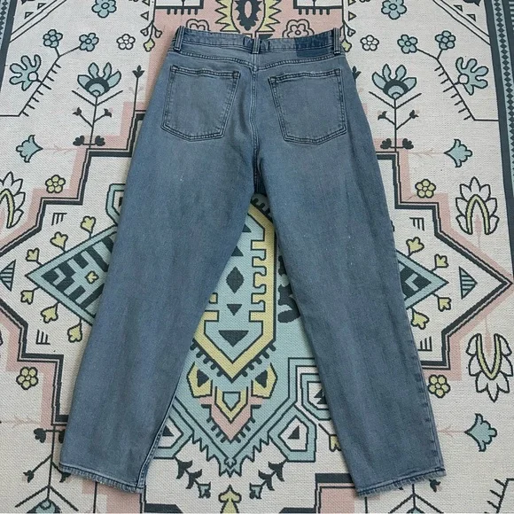 Abercrombie & Fitch Stretch Ripped Curve Love The Mom High Rise Jeans - Picture 12 of 16